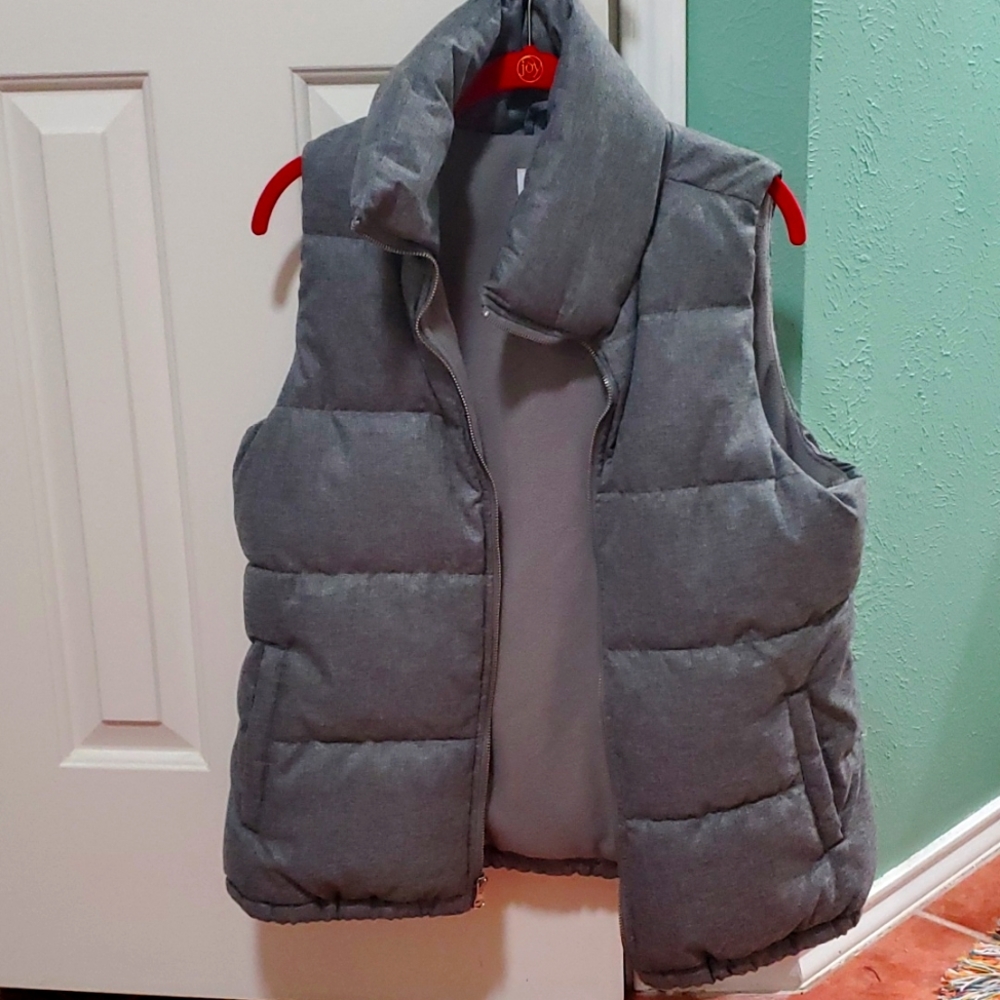Womans puffer vest grey